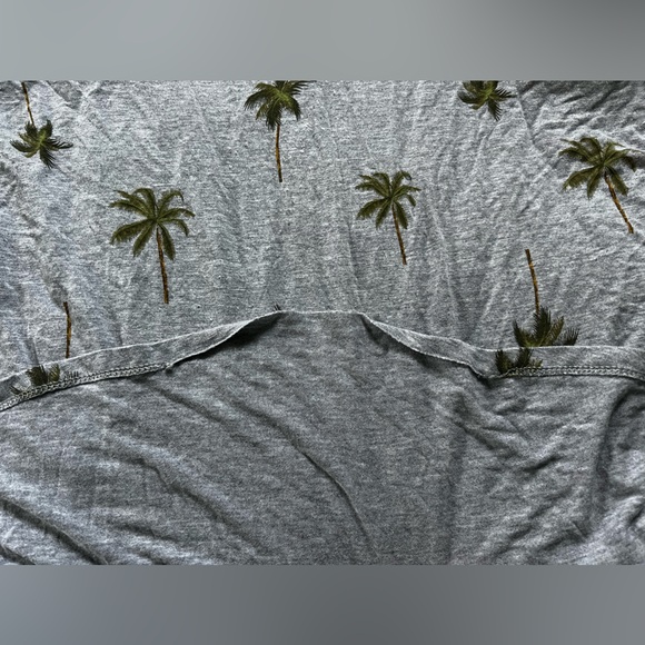 Old Navy Luxe Palm Tree Tee - Size XL - Picture 6 of 10